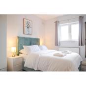 Luxury 5 Star London Apartment - Parking, Garden, nr Greater London Metro Stations