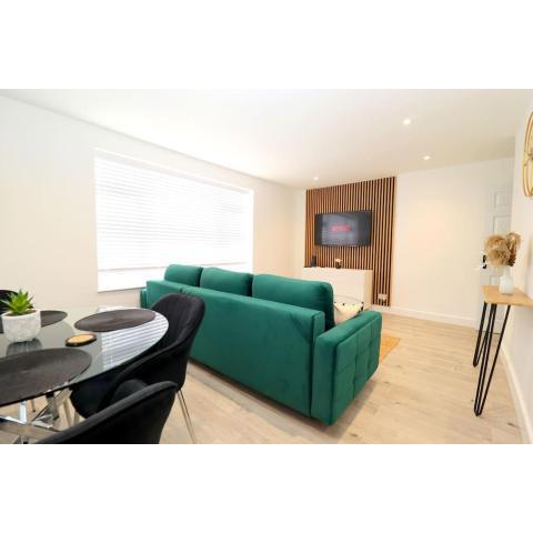 Luxury Apartment 5 mins to Luton Airport Sleeps 4