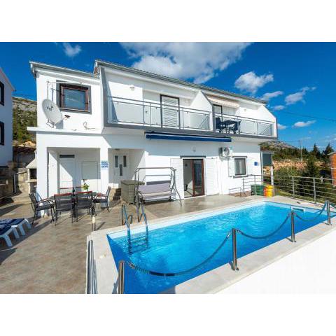 Luxury Apartment with Private Swimming Pool in Starigrad