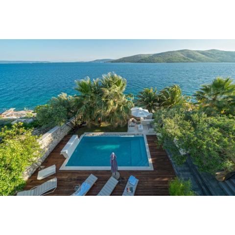 Luxury Beachfront Villa Sunshine Trogir with private heated pool and sauna at the beach in Trogir - Seget Vranjic