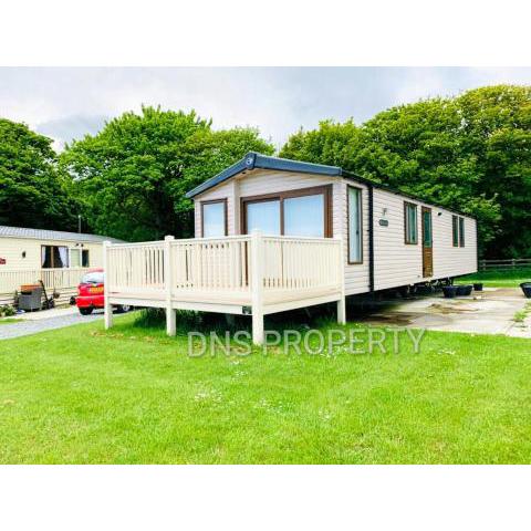 LUXURY CARAVAN 10 mins TO BEACH