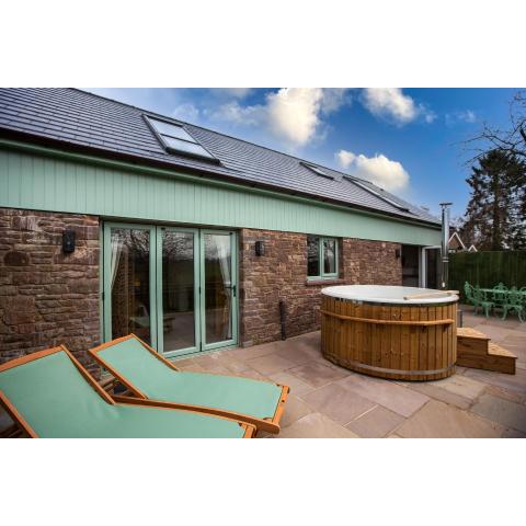 Luxury Cottage with hot tub in the Forest of Dean