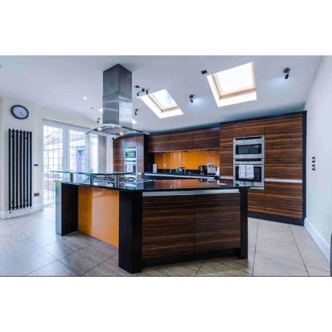 Luxury Modern Semi-detached House in OldTrafford