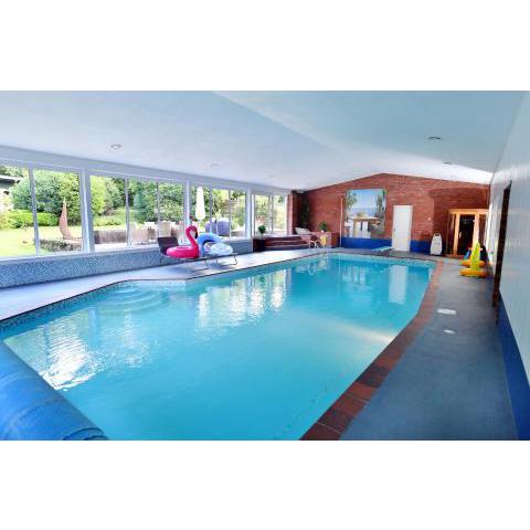 Luxury property - Swimming Pool, Games Room & Hot Tub