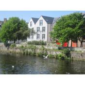 Luxury Riverbank Apartment, Nairn