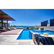 LUXURY VILLA PARADISE 120m from sandy beach, heated pool, billiard, max 12 pax