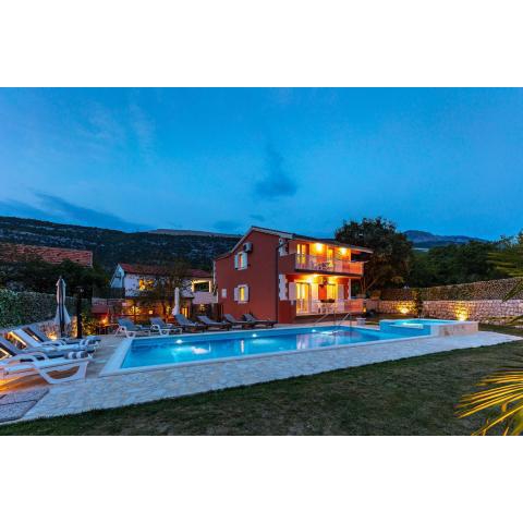 Luxury Villa Poquito