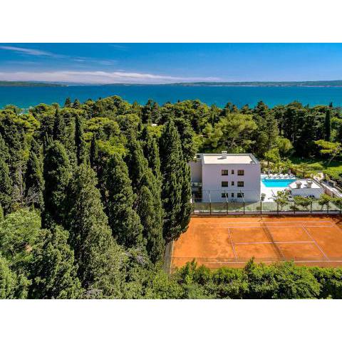 Luxury Villa Velvet Bourbon Split with private pool by the sea