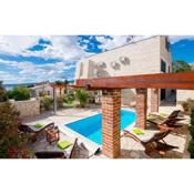 Luxury villa with a swimming pool Novigrad - 18339