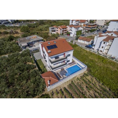 Luxury villa with a swimming pool Stobrec, Split - 14700