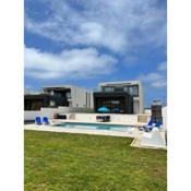 Luxury villas with heated pool & panoramic ocean & valley views