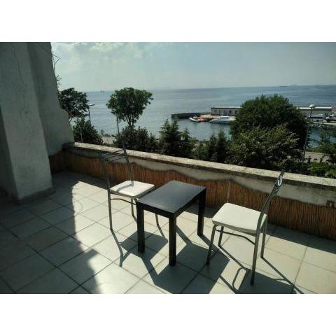 Magellan Sea View Apartments with Balcony