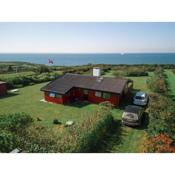 Magnificent house with splendid view to the sea