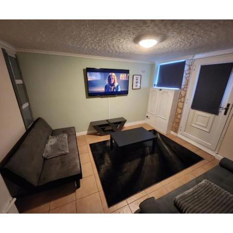 Maidstone castle 3bedroom free sports channels, parking