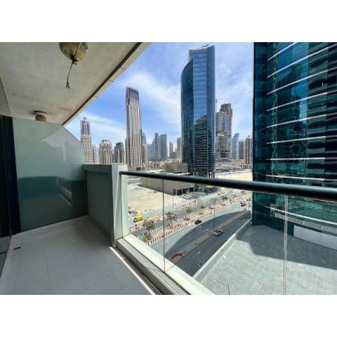 Manzil - Luxurious Studio Near Downtown Dubai with large balcony and Dubai Canal Views