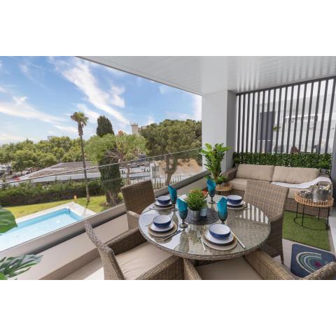 Marbella luxury brand new 2-bedroom apartment, 3 min walk to the beach!