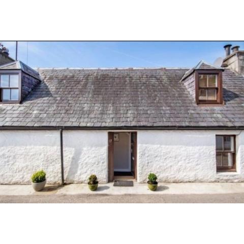 Margaret Street Cottage - 2 Bedroom House -sleeps 5- Avoch