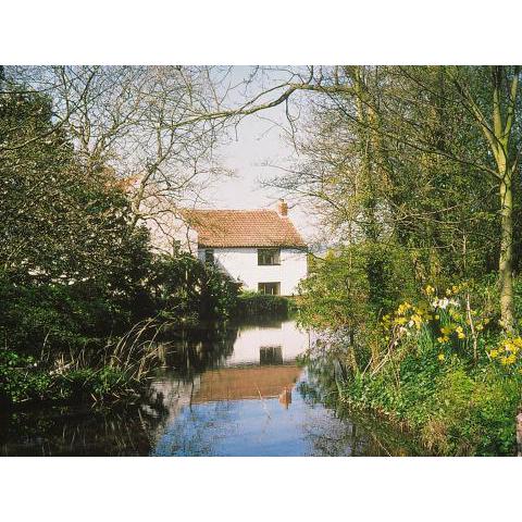 Maxmills Cottage - E1852