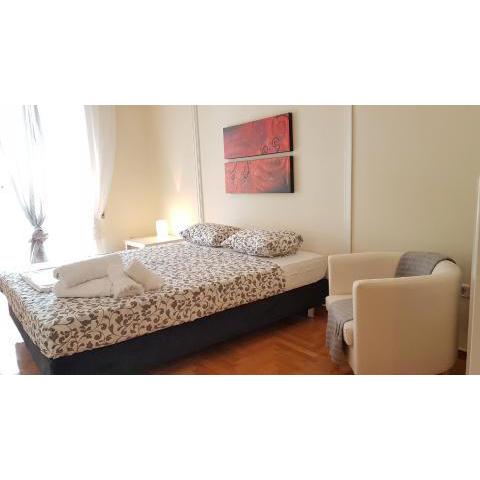 Menta errathens Apartment - Athens Center, 5 BD, 2 BATH