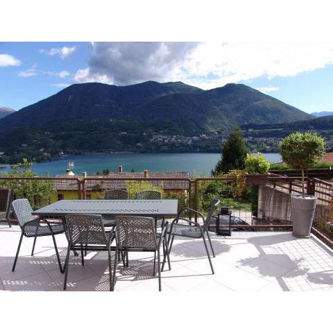 Mercatini di Natale - Vista lago di Caldonazzo con terrazza e giardino privati