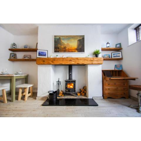 Mermaid Cottage - Wood Burner- by Brighton Holiday Lets