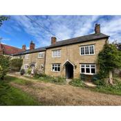 Mews Cottage, a 2 bedroom Georgian Cottage which comfortably sleeps 4 located in a quiet courtyard in the centre of Olney