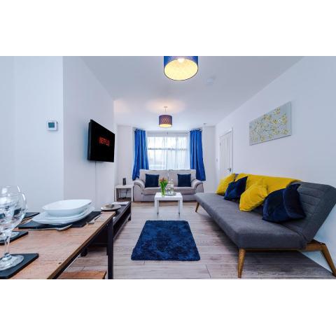 Millola House 2 - less than 1 mile to Etihad Stadium, free parking, sleeps 6