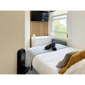 Minet Gardens - Modern Centrally located - Suite 5