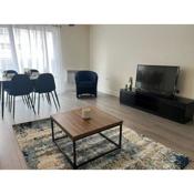 Modern 1 bedroom flat high street, great location