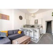 Modern 2 Bed near Little Venice with an extra double Sofa Bed!