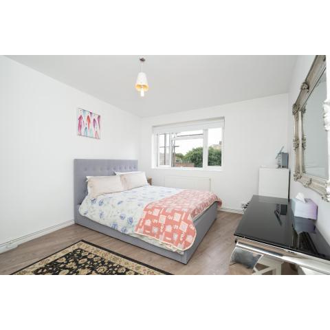 Modern 2-bedroom flat near Chelsea