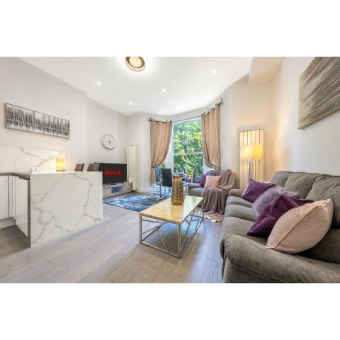 Modern 3 and 2 bedroom flat in central london with full AC