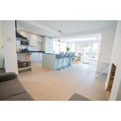 Modern 3 Bed House in Sidcup, Parking