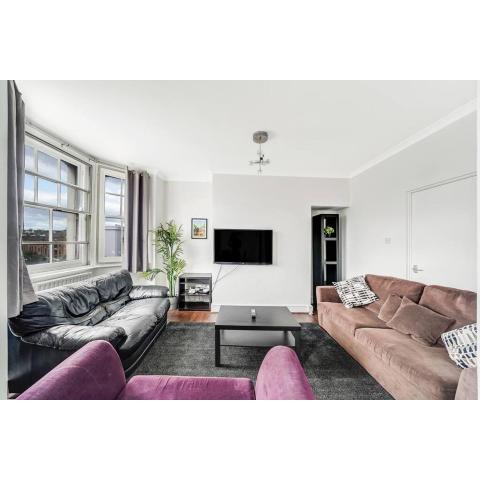 Modern 3 bedroom flat near Camden Town