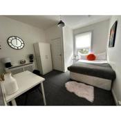 Modern 4 Bed House in Coventry City Centre