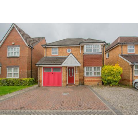 Modern 4 Bedroom Detached House in Cardiff