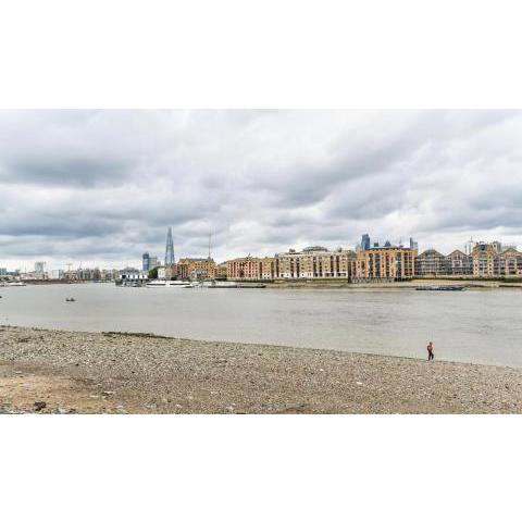 Modern 4 bedroom Terraced House by the Thames