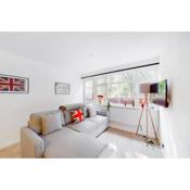 Modern 4BD house with a private patio in Islington