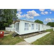 Modern 6 berth caravan at Highfield Grange in Essex ref 26609P