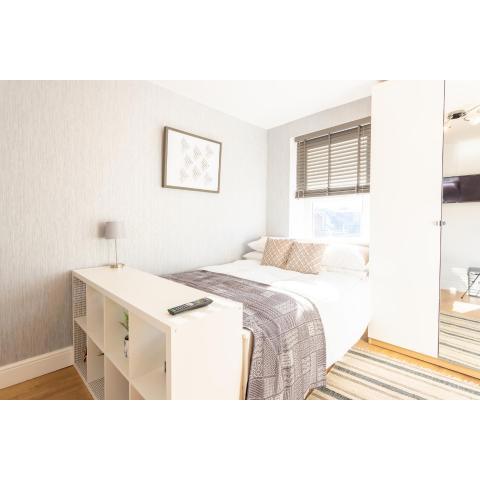 Modern and Chic Studio Flat for 2 people in West Kilburn by Queen's Park