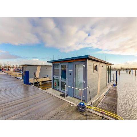 Modern Houseboat in Marina of Volendam with Swimming Pool