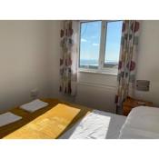 Modern & Light with Sea Views & Parking, Swansea