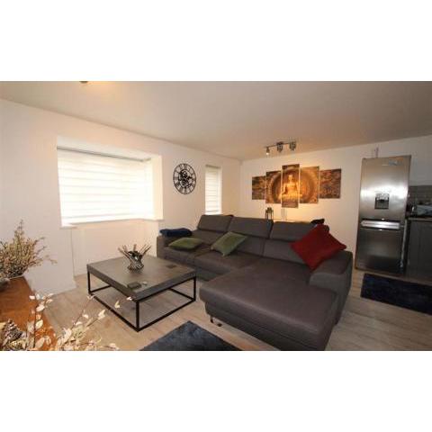 Modern newly decorated 25 Min from City of London