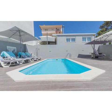 Modern Pool Villa near the Beach