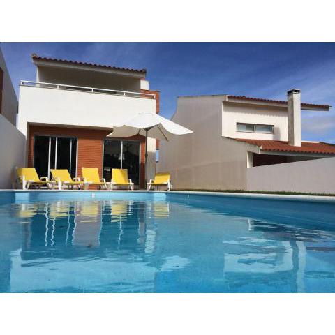 Modern Villa in S o Martinho do Porto with Swimming Pool