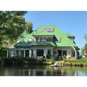 Moderne Maisonette-Wohnung am Karpfenteich; modern Apartment with view of the carp pond