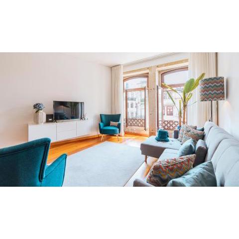 Mouzinho Downtown 2BR w/ parking by LovelyStay