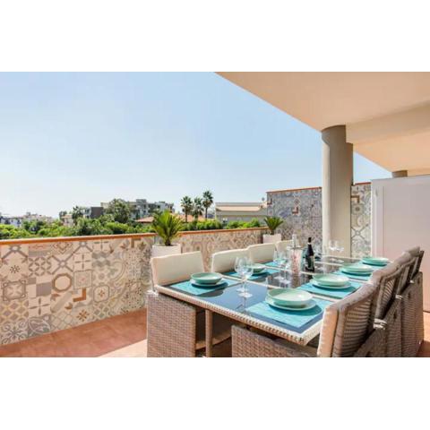 NAXOS GLAMOUR APARTMENT with terrace, parking and Etna View