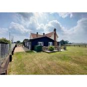 Near Woodbridge The Annexe Eyke Fantastic views with Dog secure Garden and Paddock