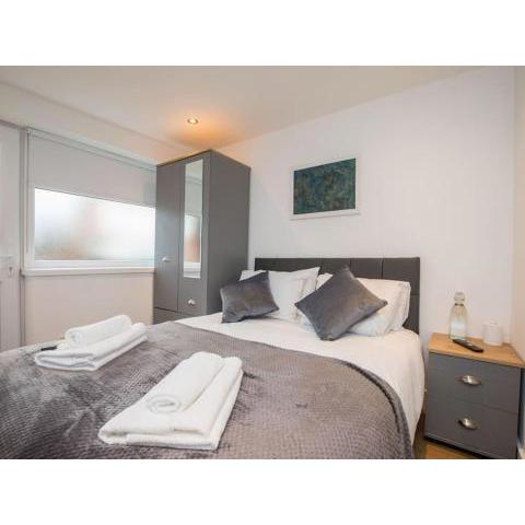 Neat & Tidy - Sleeps 2 - Great Location